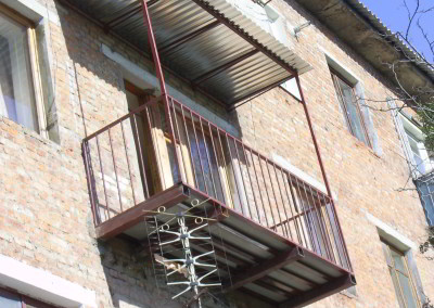 Замена балконной плиты, установка ограждения и крыши